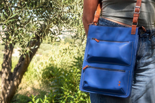 Picture of the Karine laptop bag in context. Blue version